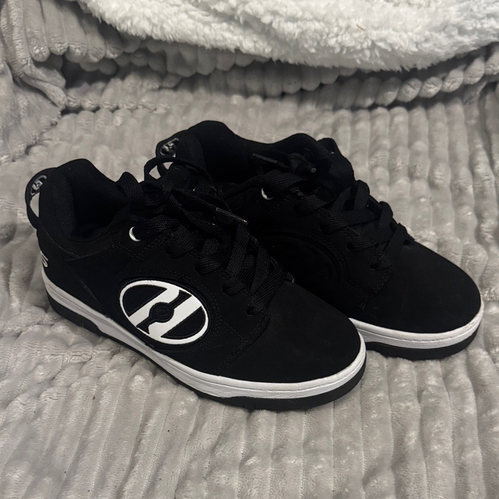 Heelys Black and White Boy’s Sneaker / Roller Skate Combo Size 4Y